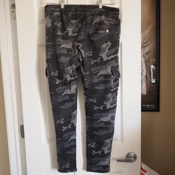Camo Cargo Joggers - Picture 3 of 4